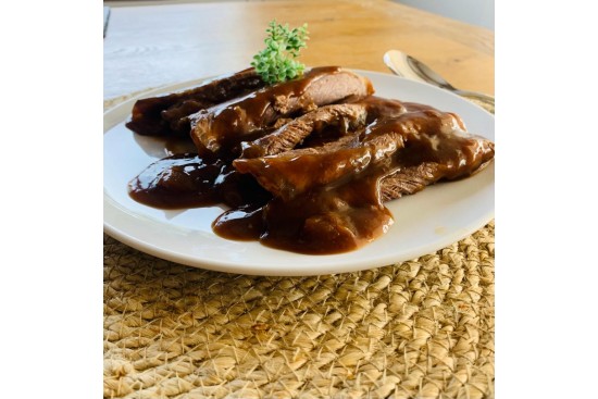 Catering Family Beef Slices with Gravy 550g €8.99